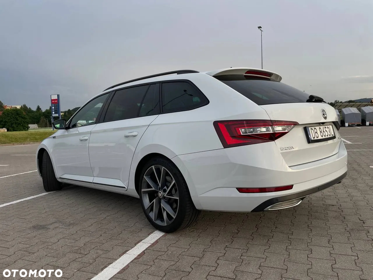 Skoda Superb Combi 2.0 TDI DSG Sportline - 4