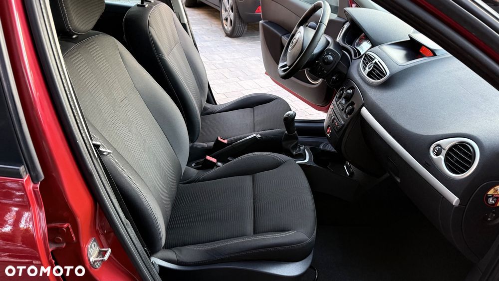 Renault Clio - 32