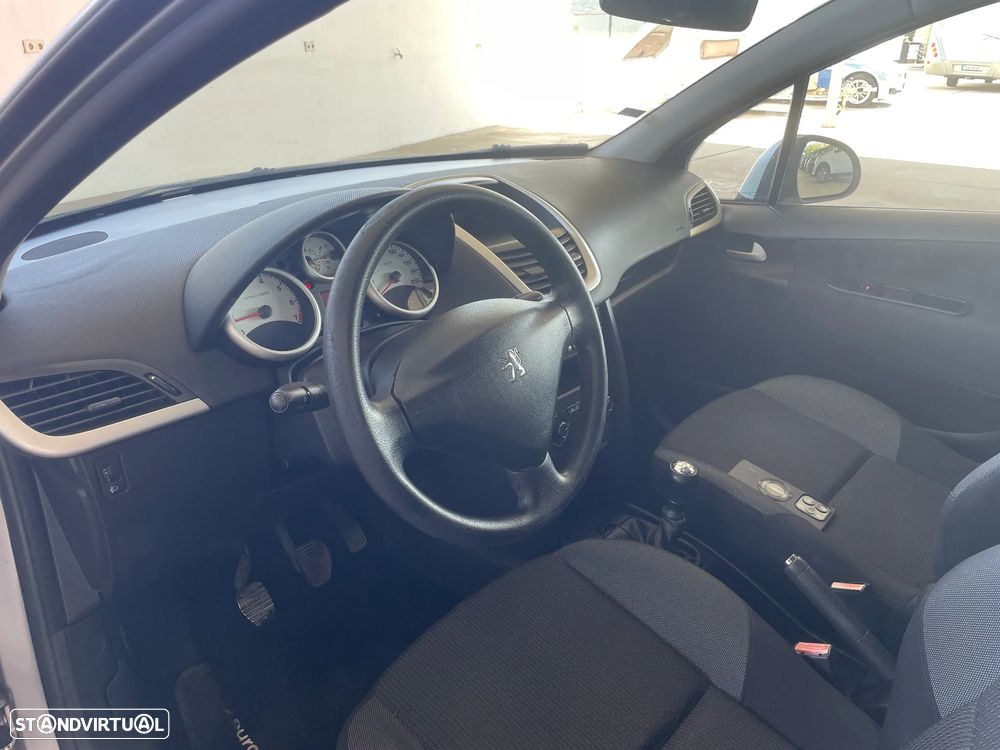 Peugeot 207 1.4 16V Active - 11