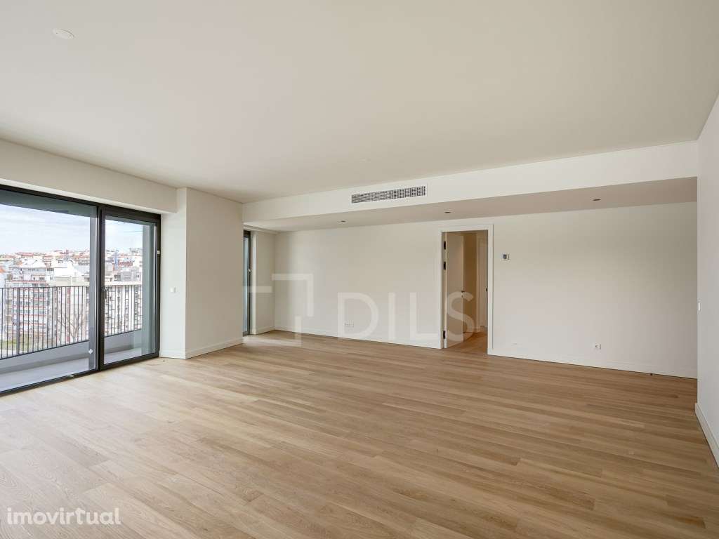 Apartamento T4 com varanda e estacionamento no Campo Grande - Grande imagem: 3/70