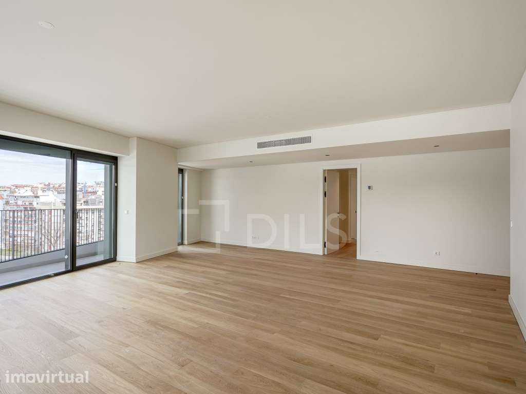 Apartamento T4 com varanda e estacionamento no Campo Grande - Grande imagem: 3/70