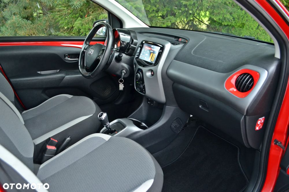 Toyota Aygo x.shift x-play connect - 25