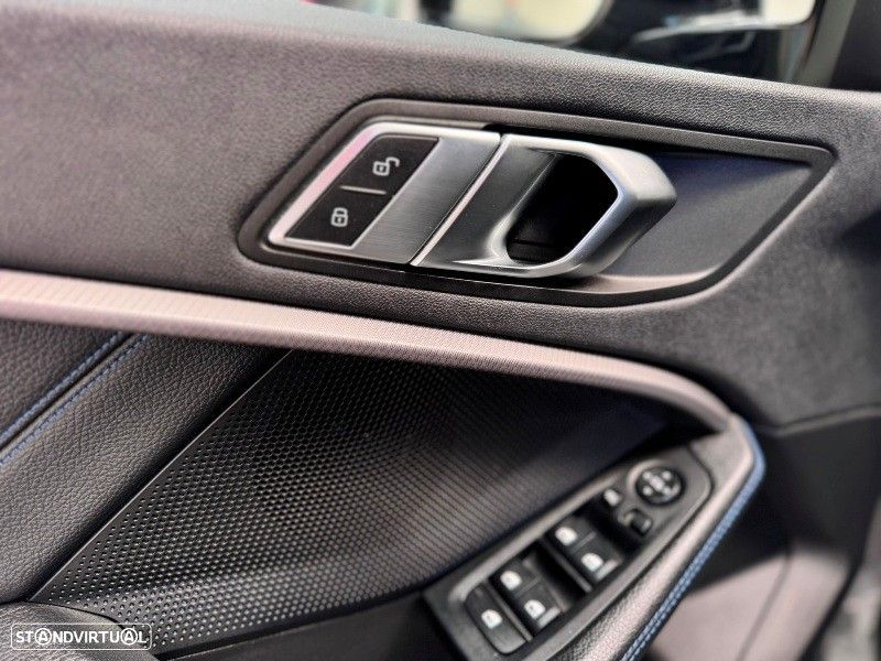BMW 118 d Pack Desportivo M - 16