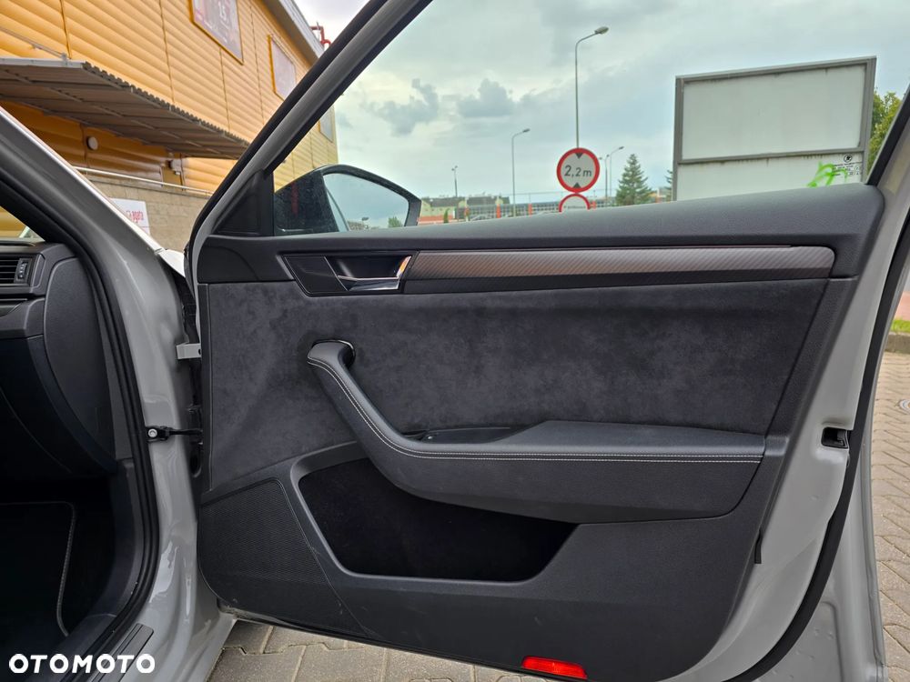 Skoda Superb 2.0 TDI SCR 4x4 Sportline DSG - 24