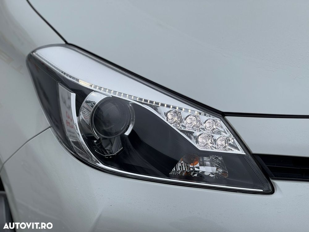 Toyota Yaris 1.5 VVT-i Lounge - 15