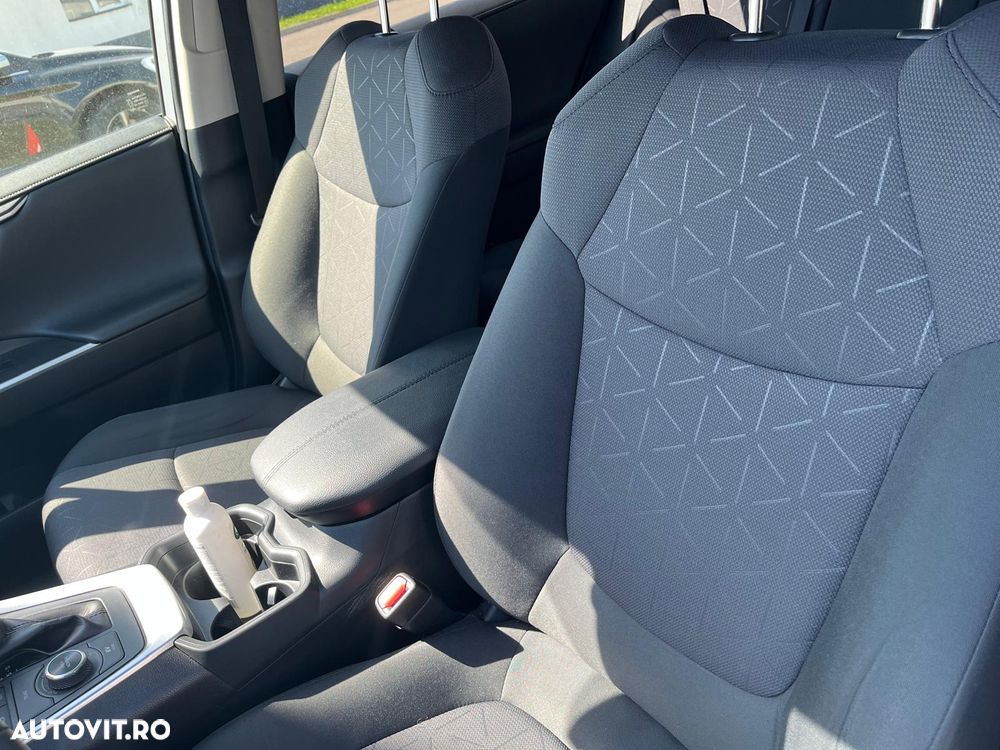 Toyota RAV4 - 8