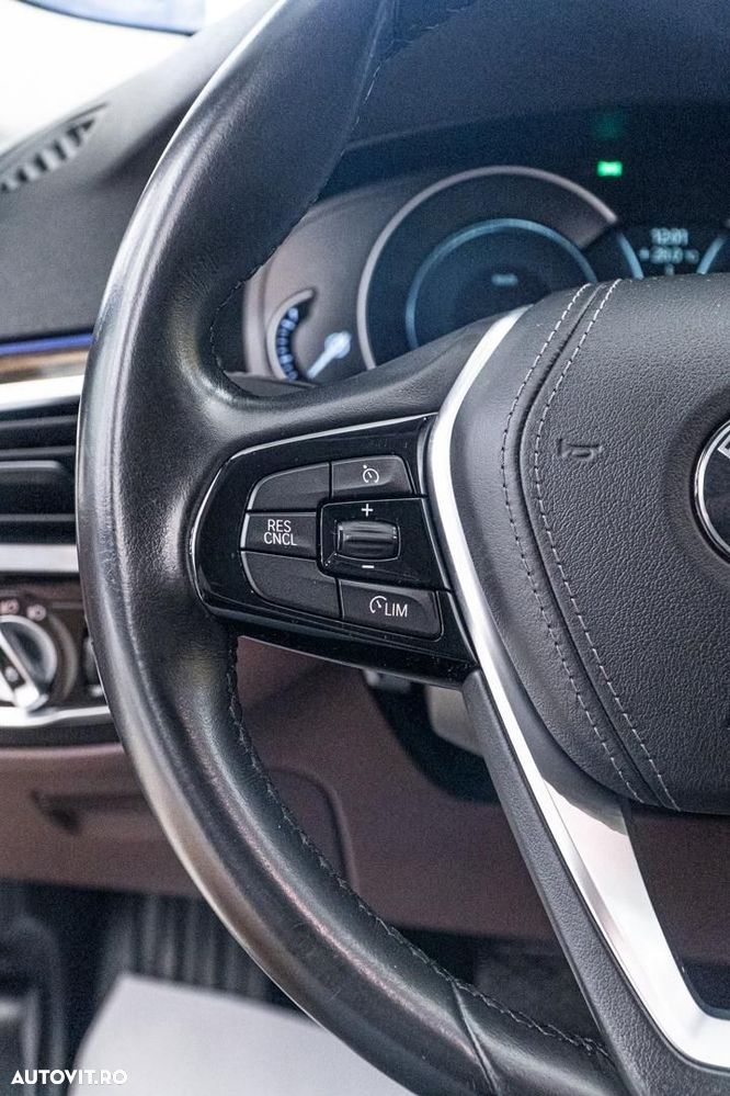 BMW Seria 5 530e iPerformance Aut. Luxury Line - 29