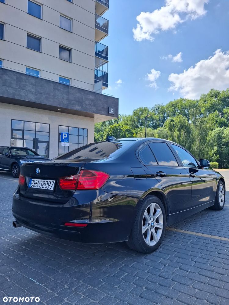 BMW Seria 3 325d Sport - 3