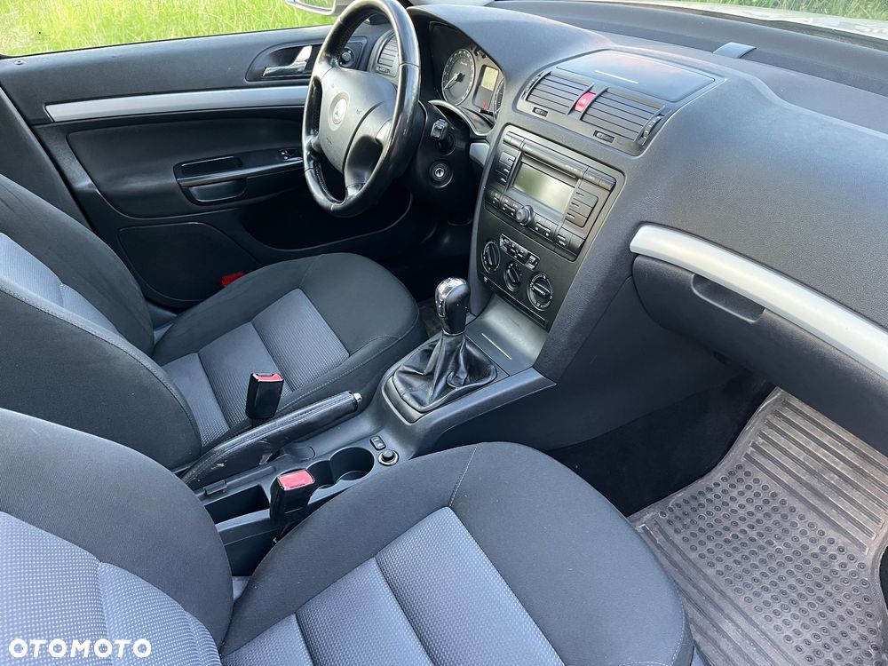 Skoda Octavia 1.6 Ambition - 22