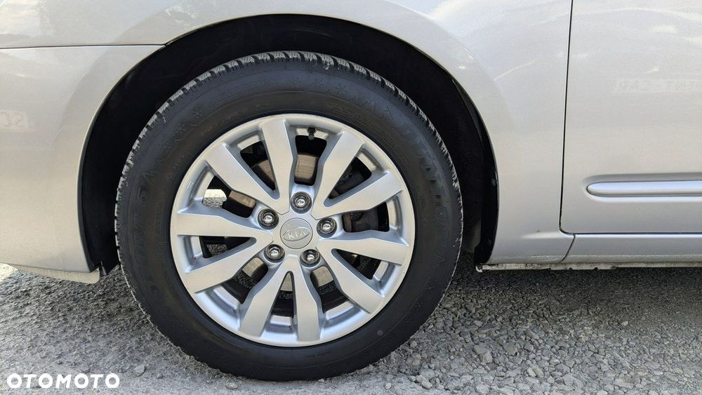 Kia Carens - 34