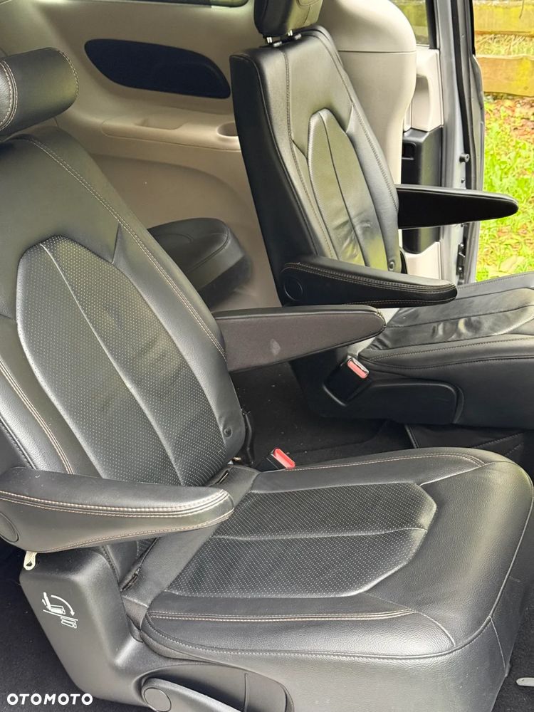 Chrysler Pacifica - 6