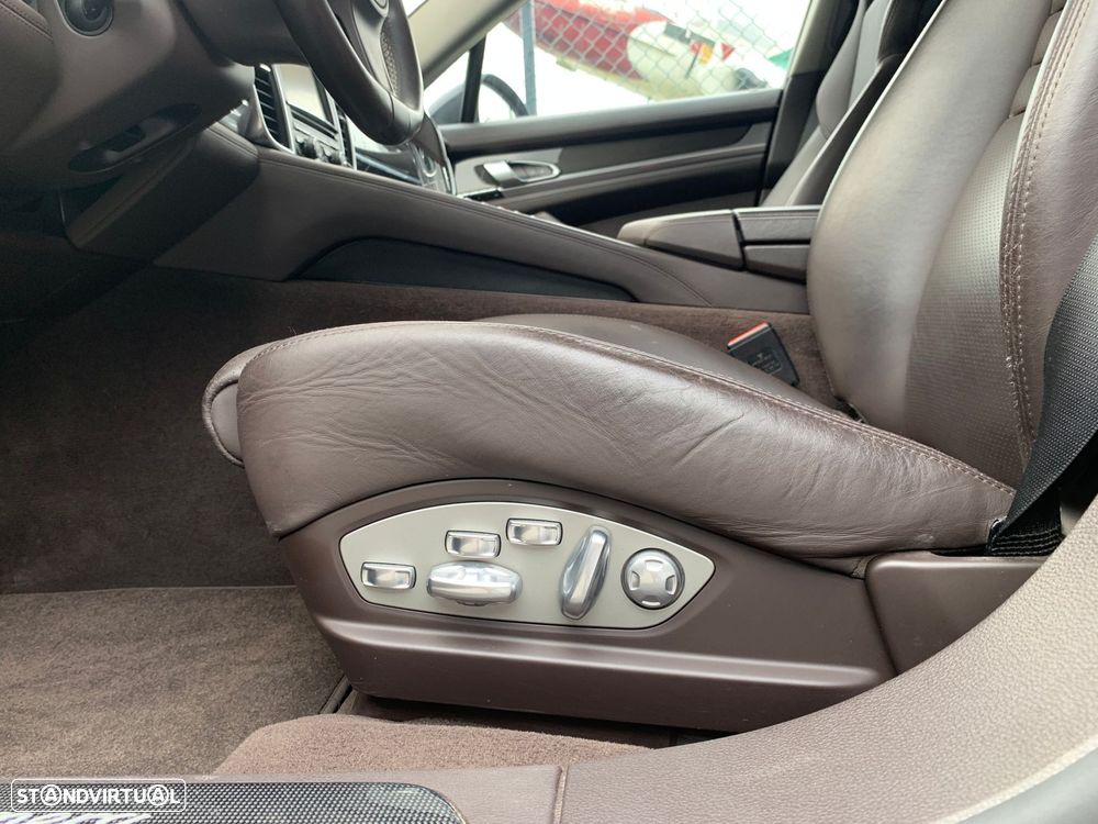 Porsche Panamera 3.0 V6 - 12