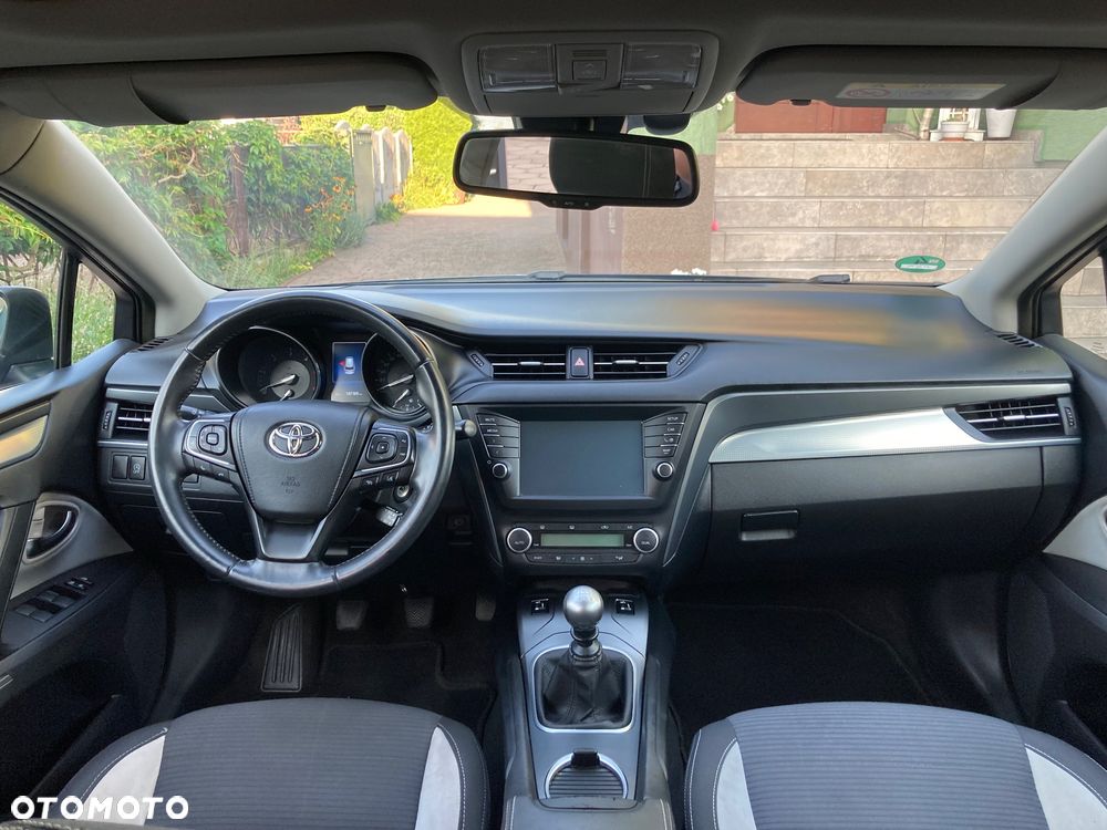 Toyota Avensis 2.0 D-4D Prestige - 12