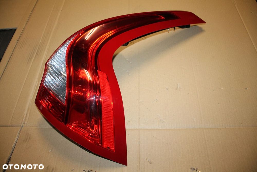 VOLVO XC60 TYLNA PRAWA LAMPA TYŁ PRAWY IGŁA - 1