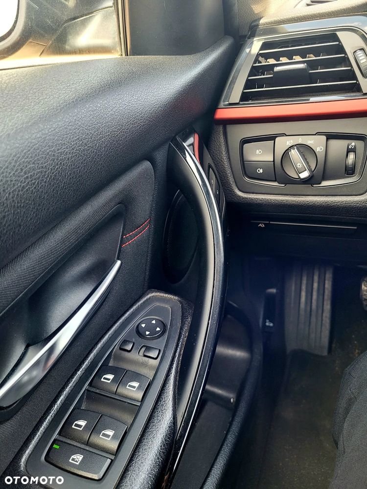 BMW Seria 3 320i Sport Line - 16