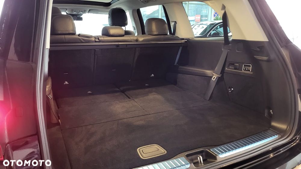 Mercedes-Benz GLS - 12