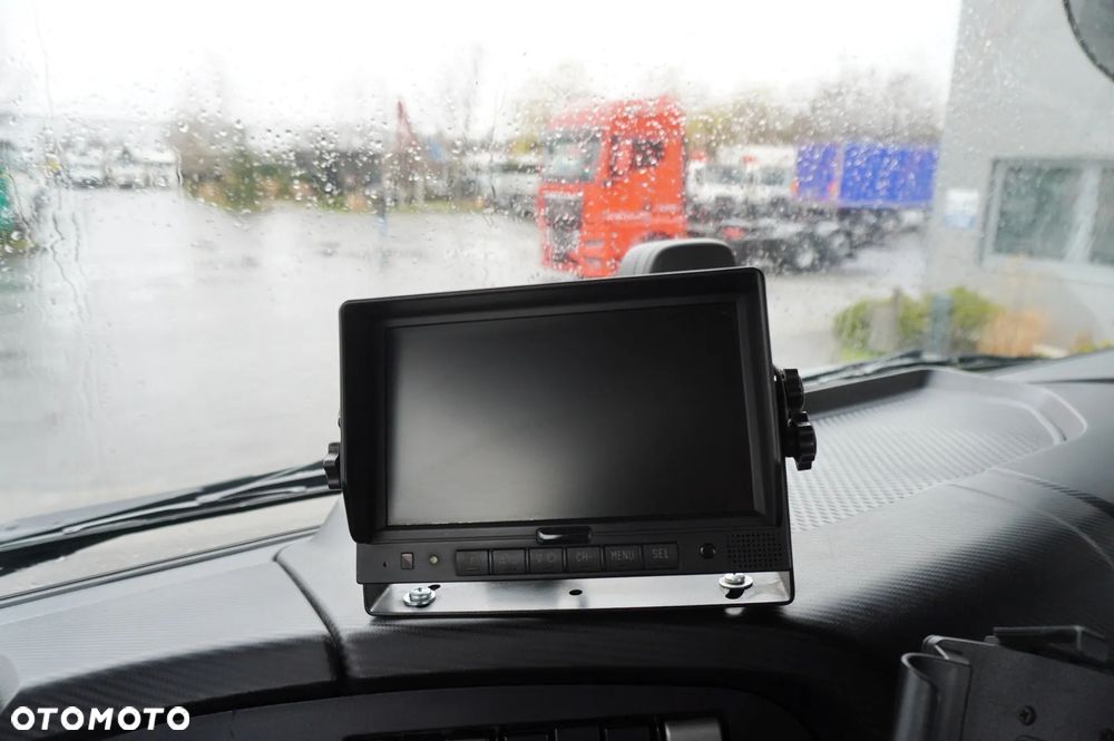 Iveco Stralis 420 8x2 / Zabudowa laweta Fiault / 2 osie skrętne / 17,6 t ładowności - 23