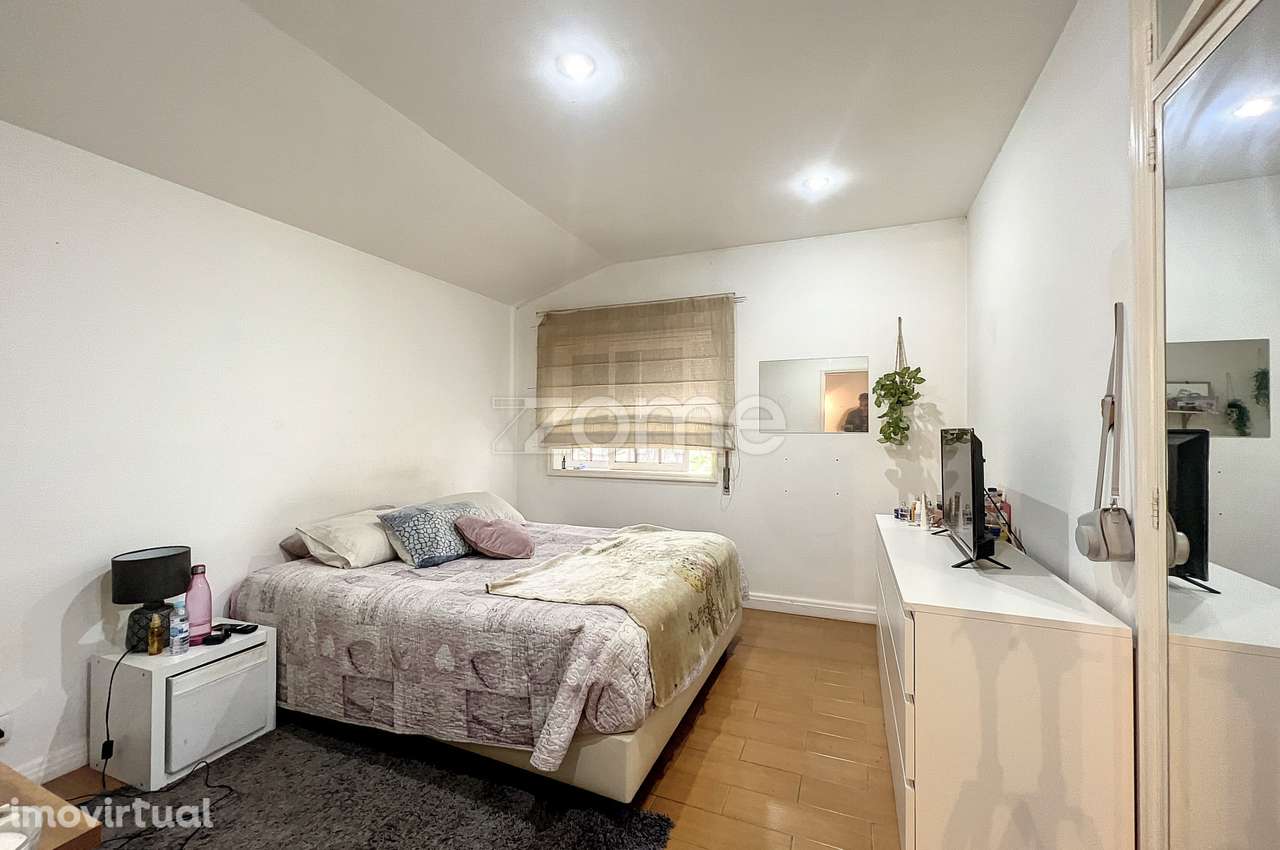 Moradia T4 de 4 frentes num lote de terreno de 3020m2 em Fiães. - Grande imagem: 3/27