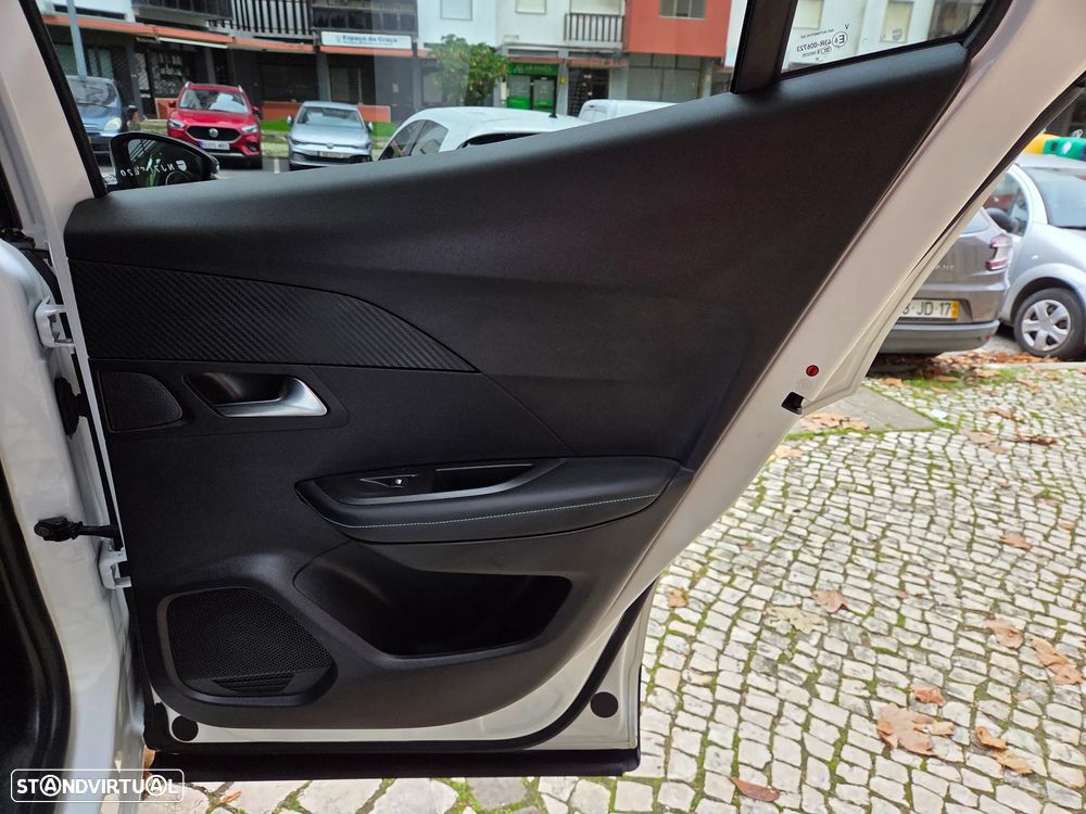 Peugeot 2008 PureTech 130 EAT8 Allure - 30