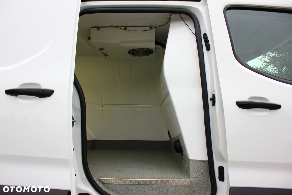 Toyota Proace City CHŁODNIA 1.5D-4D 102KM LONG L2 3 Osobowy - 36