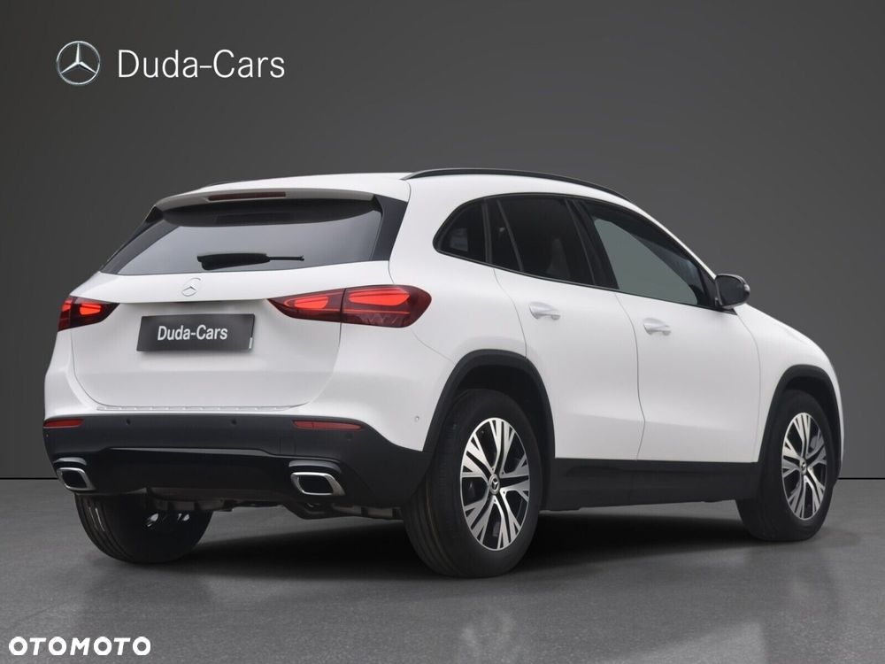 Mercedes-Benz GLA 200 d Progressive 8G-DCT - 3