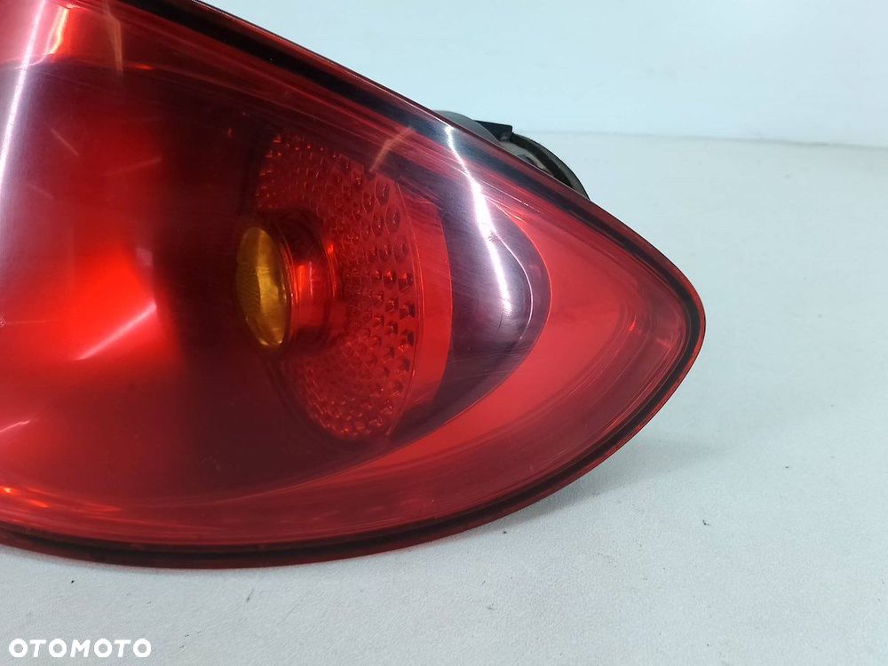 LAMPA TYLNA PRAWA SEAT TOLEDO III 5P5945096C  5P5945112A 1.9 TDI - 2