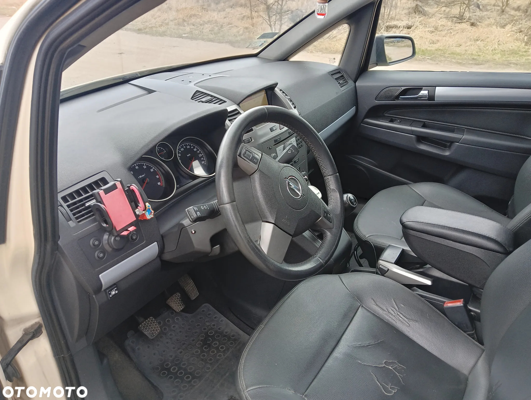 Opel Zafira 1.6 16V Base - 11