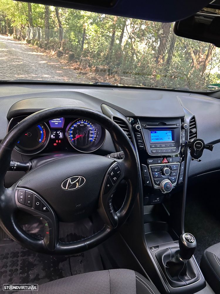 Hyundai i30 1.6 CRDI Blue Comfort J16 - 22