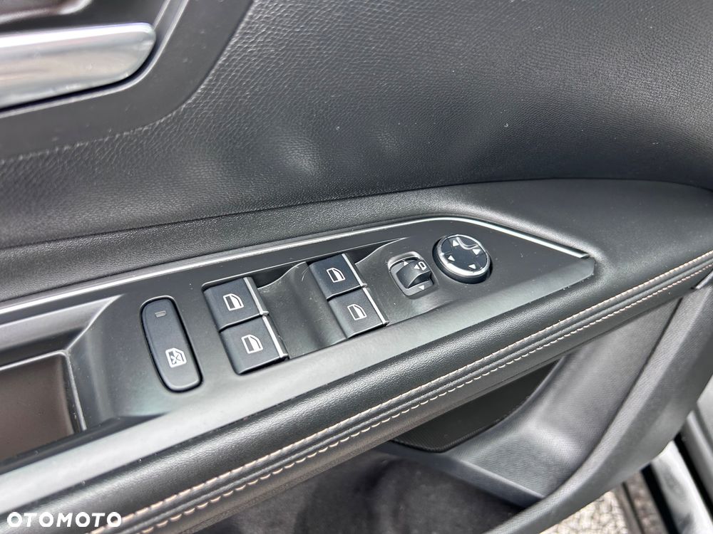 Peugeot 5008 1.6 PureTech GT Pack S&S EAT8 - 26