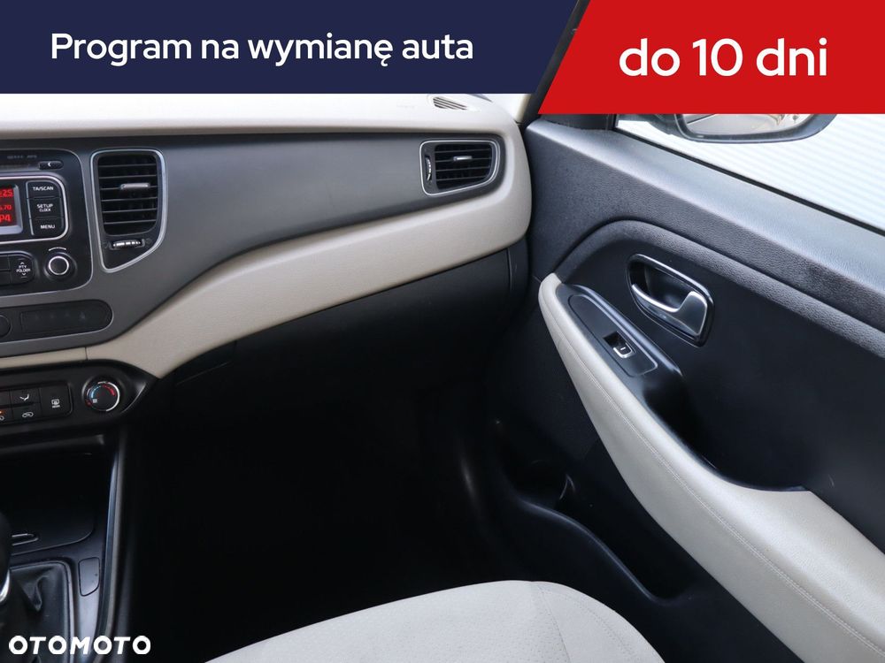 Kia Carens - 10