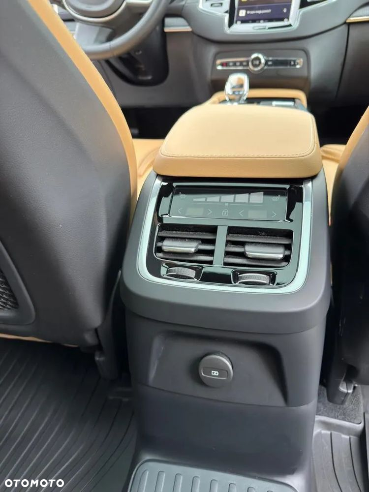Volvo XC 90 T8 AWD Plug-In Hybrid Ultra Dark 7os - 17