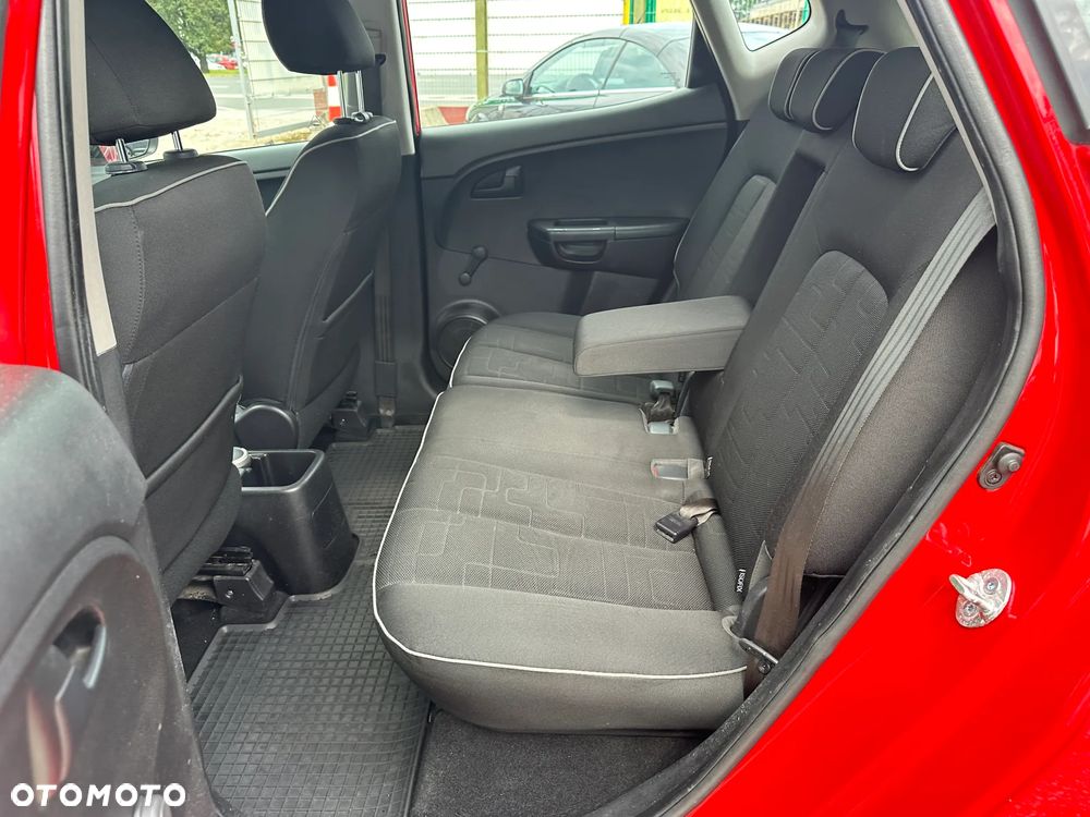 Kia Venga - 24