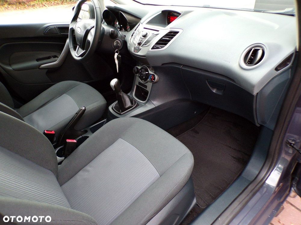 Ford Fiesta - 25