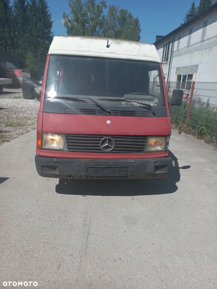 Mercedes-Benz MB 100