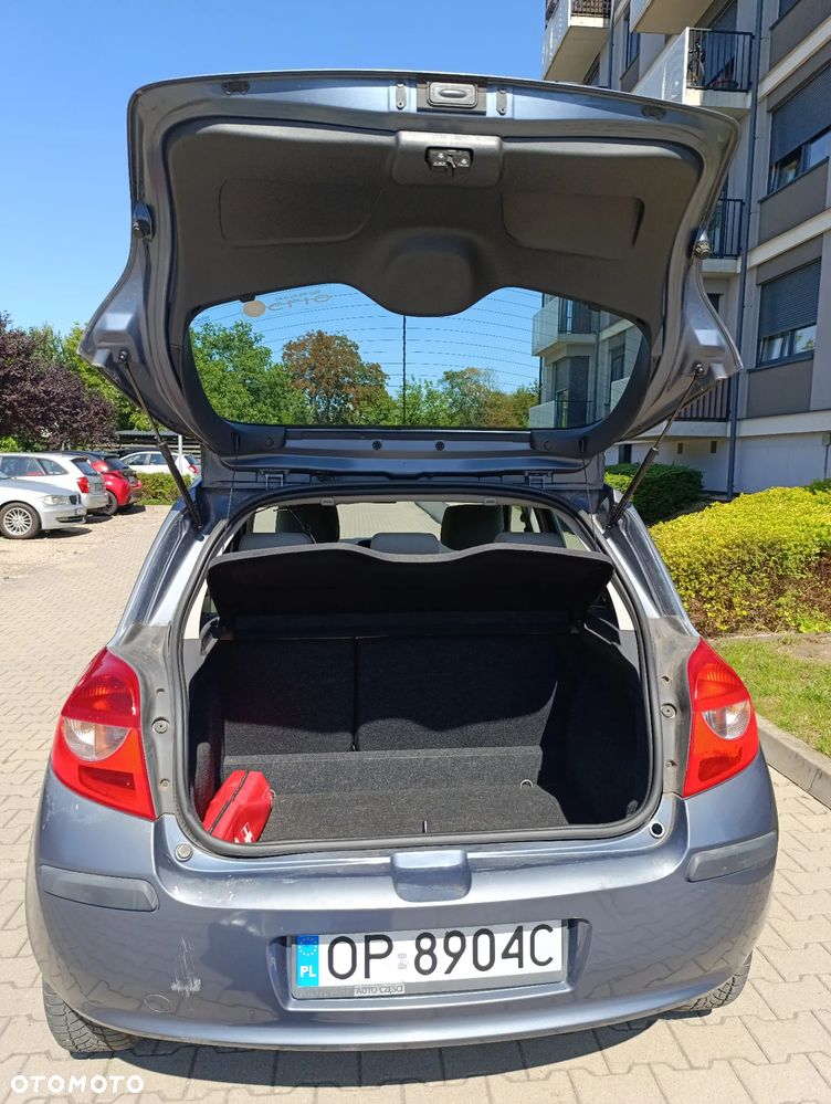 Renault Clio 1.4 16V Privilege - 10