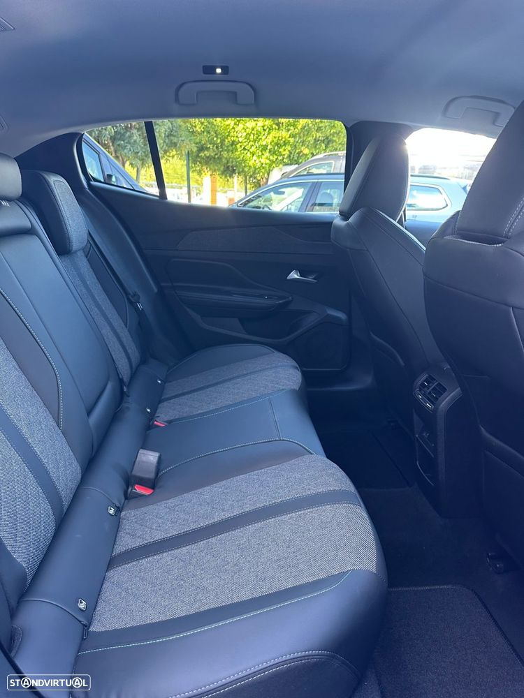 Peugeot 408 1.2 PureTech Allure Pack EAT8 - 21