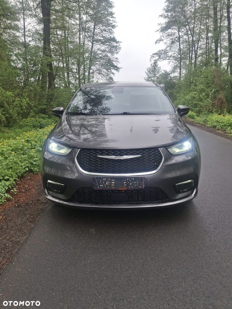 Chrysler Pacifica - 2
