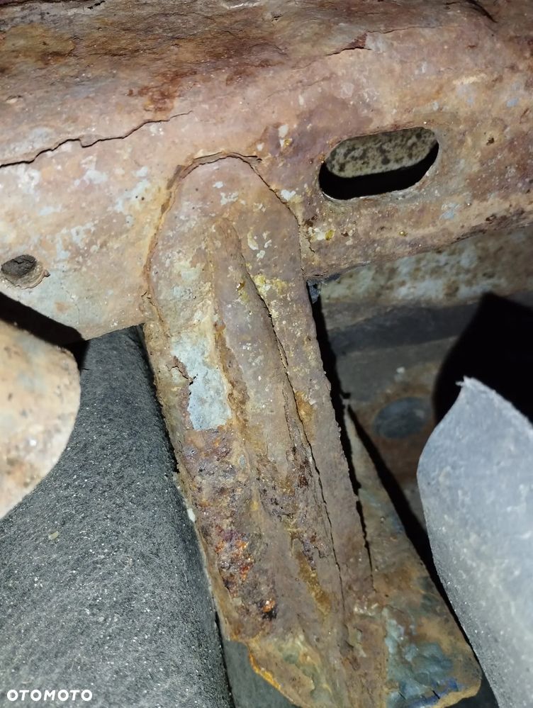 Volkswagen Jetta 1.6 Trendline - 35