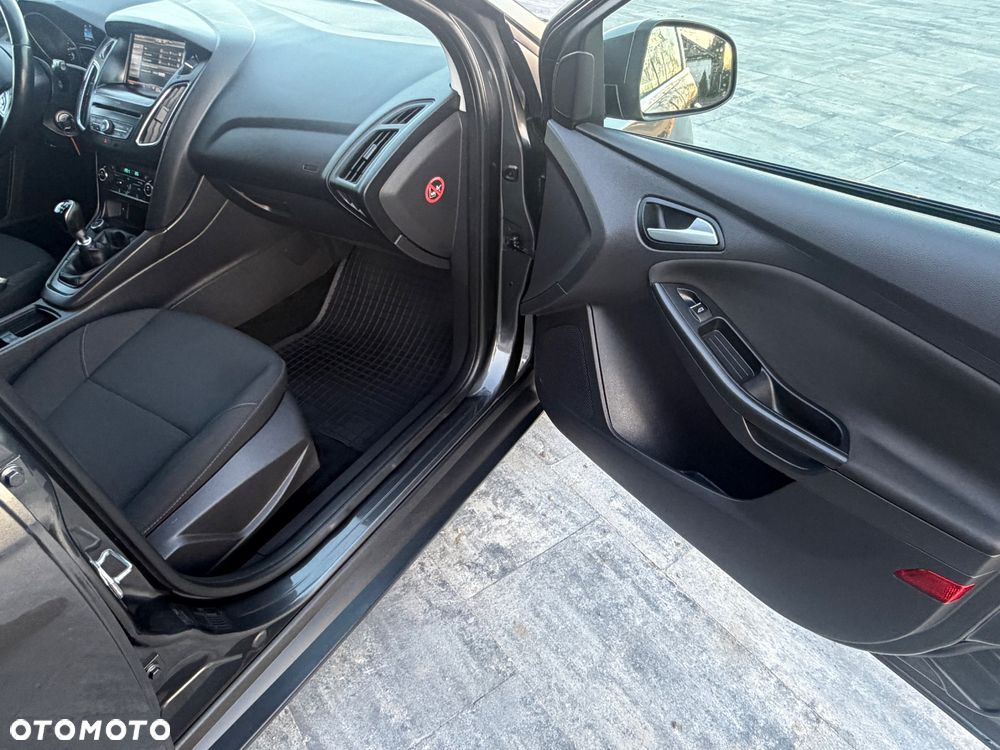 Ford Focus 1.0 EcoBoost Titanium - 4