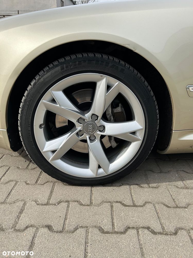 Audi A8 4.2 L Quattro - 6