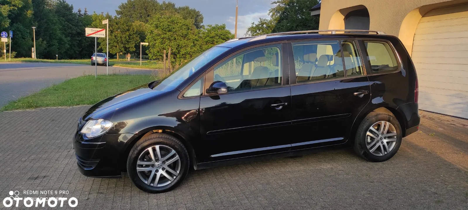 Volkswagen Touran 2.0 TDI DPF BlueMotion Technology DSG Comfortline - 2