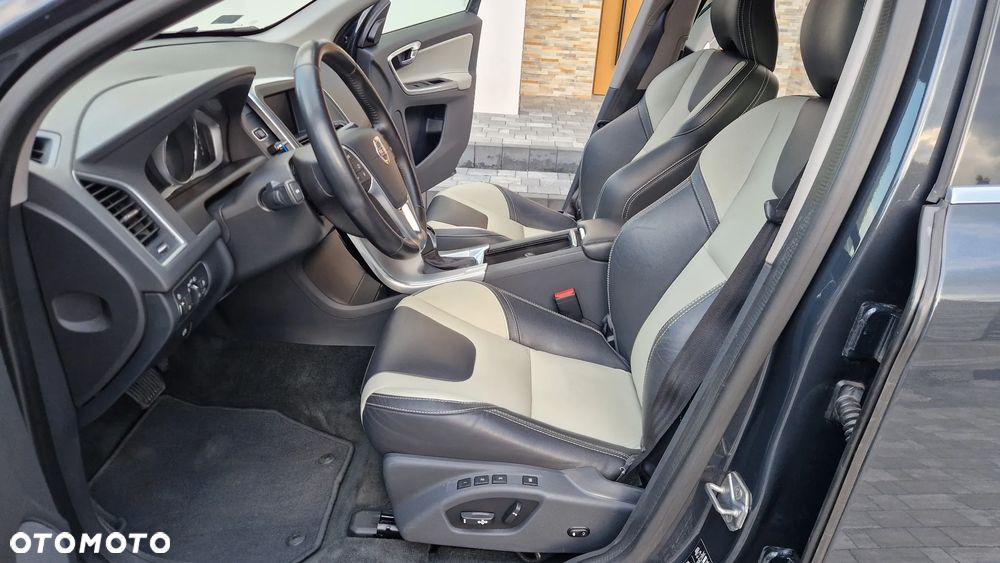 Volvo XC 60 D5 AWD Summum - 16