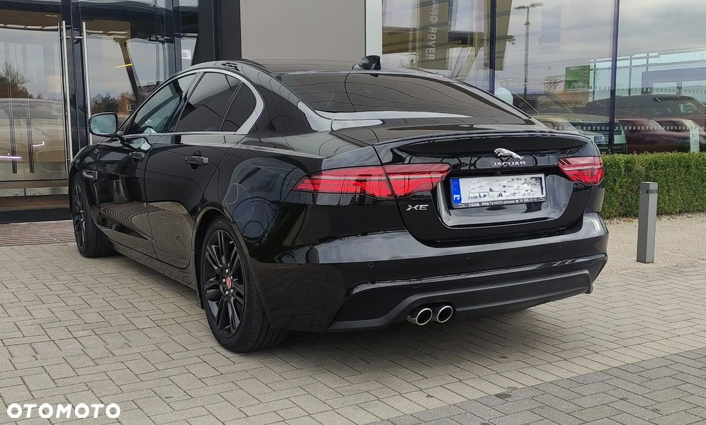 Jaguar XE - 12
