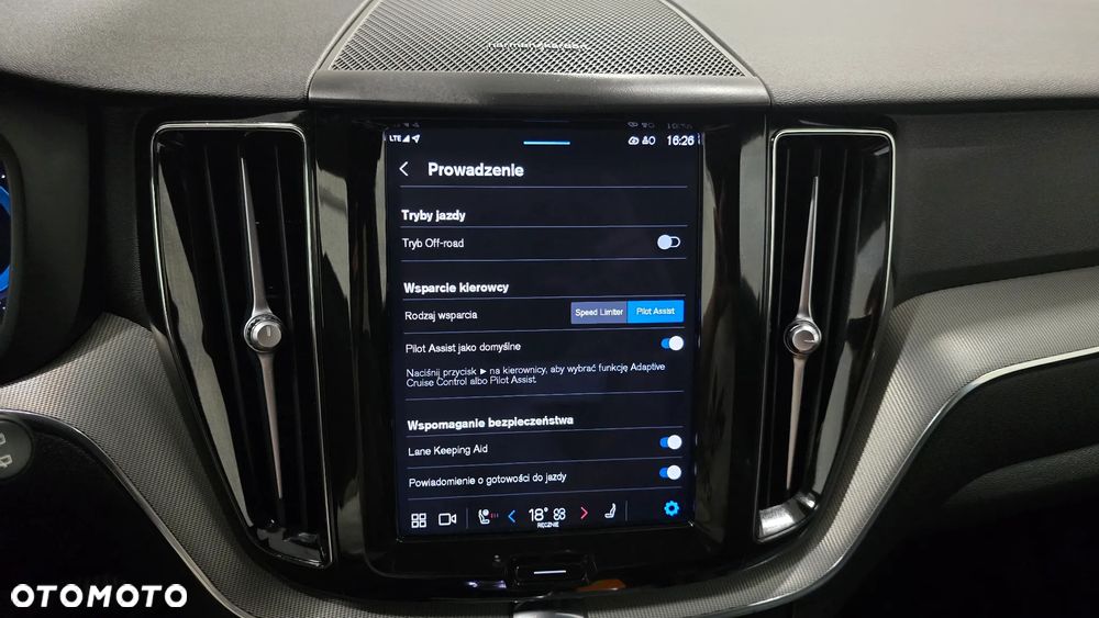 Volvo XC 60 B4 B Plus Dark - 29