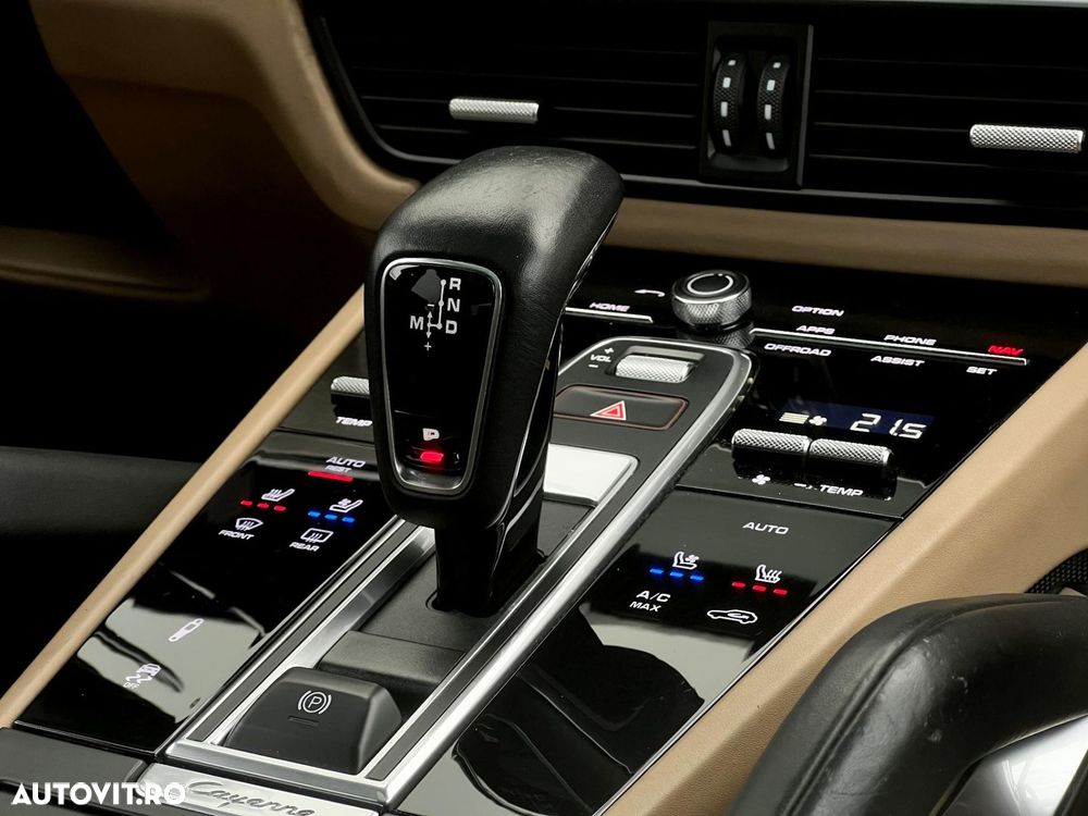 Porsche Cayenne Turbo - 12