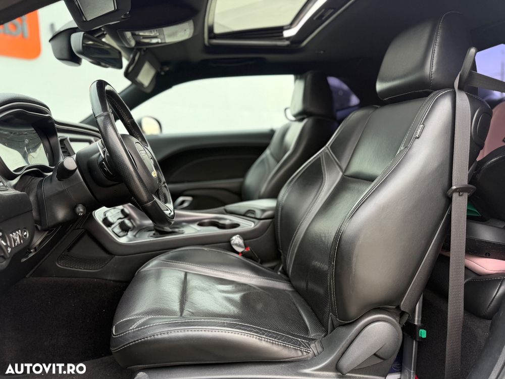 Dodge Challenger - 7