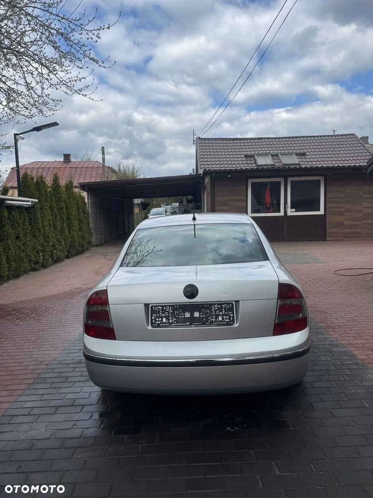 Skoda Superb 2.0 TDI DPF Ambiente - 5