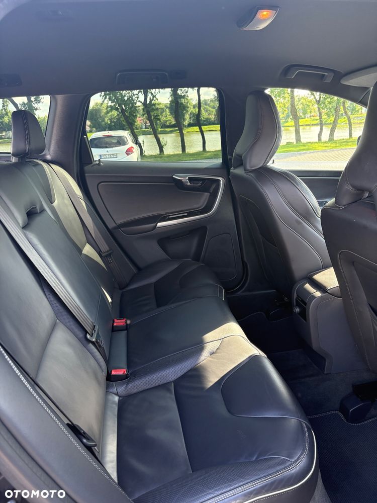 Volvo XC 60 D4 Drive-E R-Design Momentum - 30