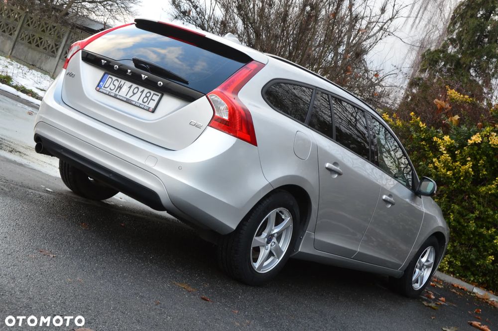 Volvo V60 D4 Geartronic Momentum - 19
