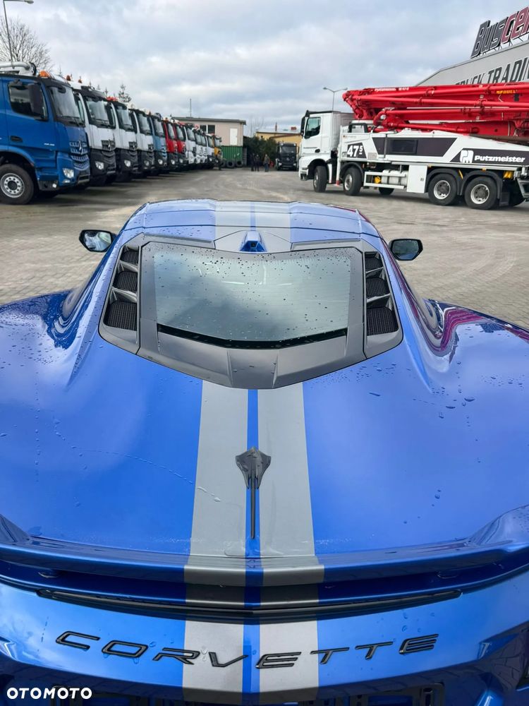 Chevrolet Corvette - 11